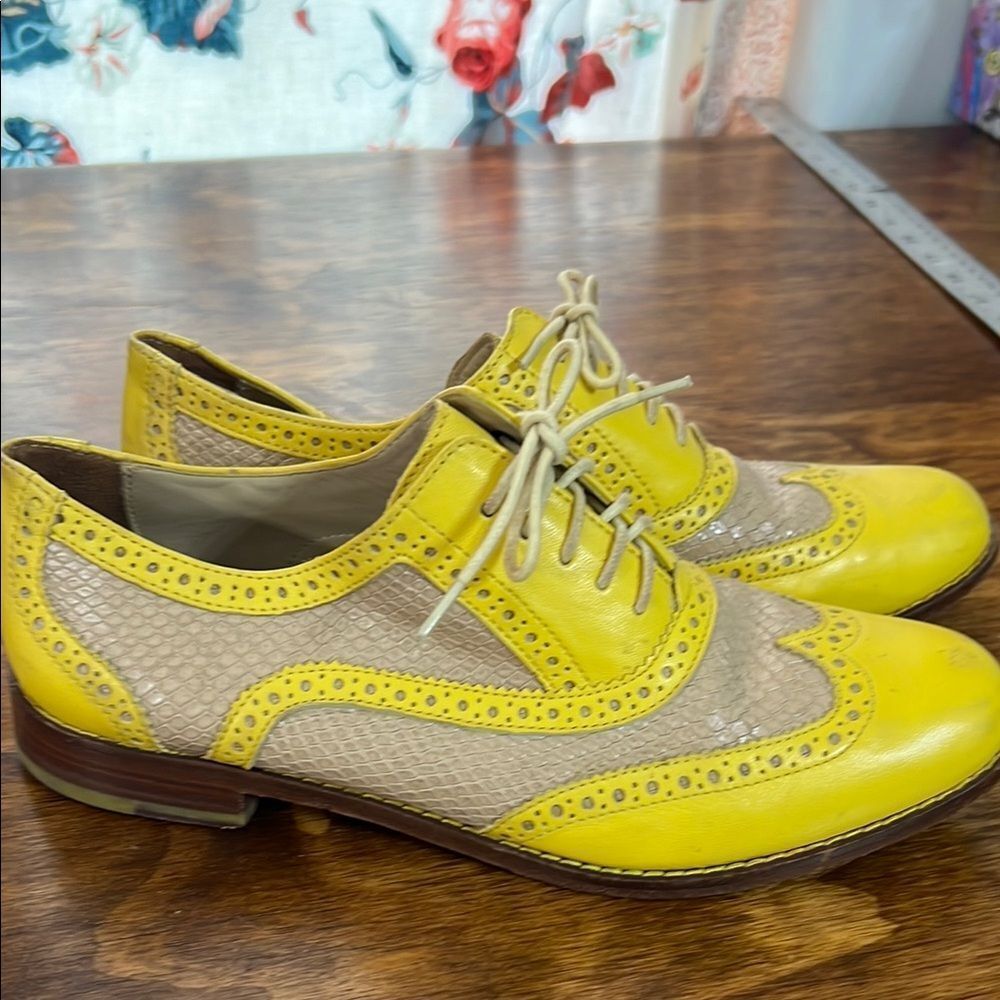 Yellow and Tan Men's Brogue Shoes - Picture 2 of 13